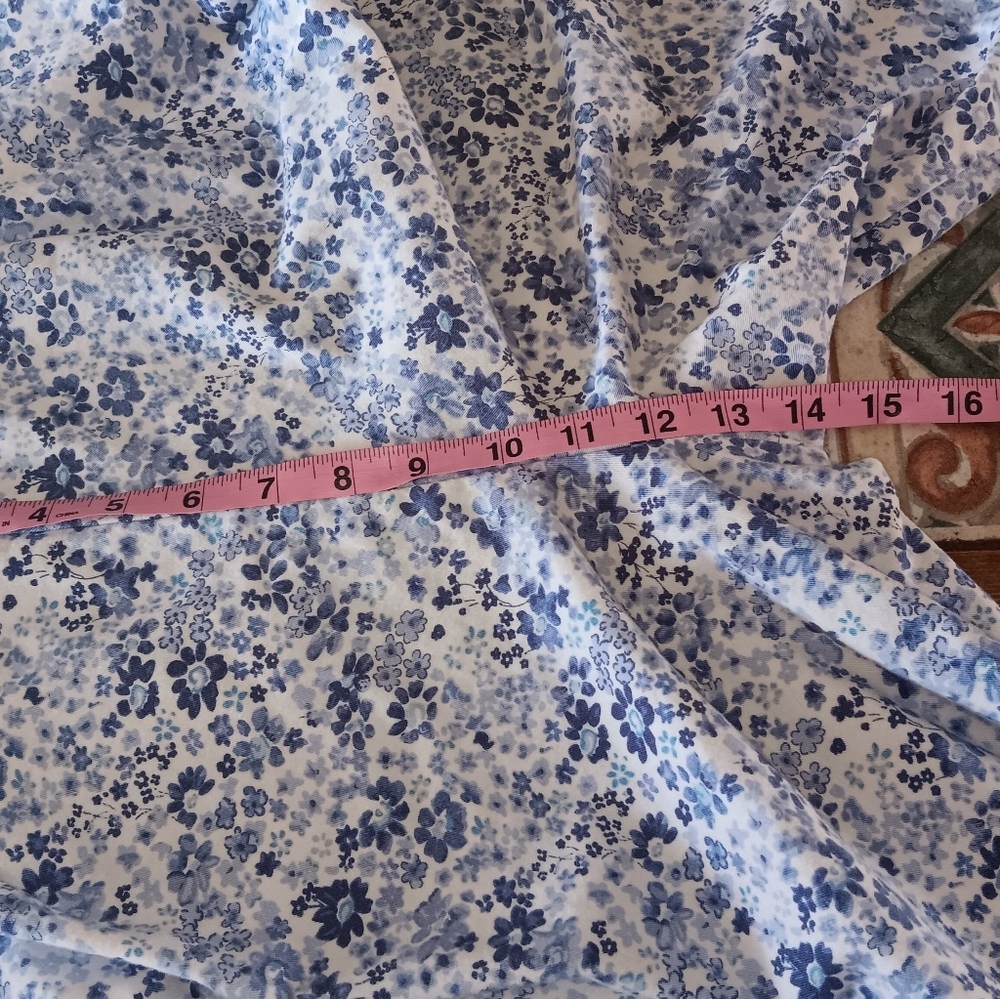 Chaus Crop Pants Side Zip Blue and White Floral Size 16 - Picture 6 of 10